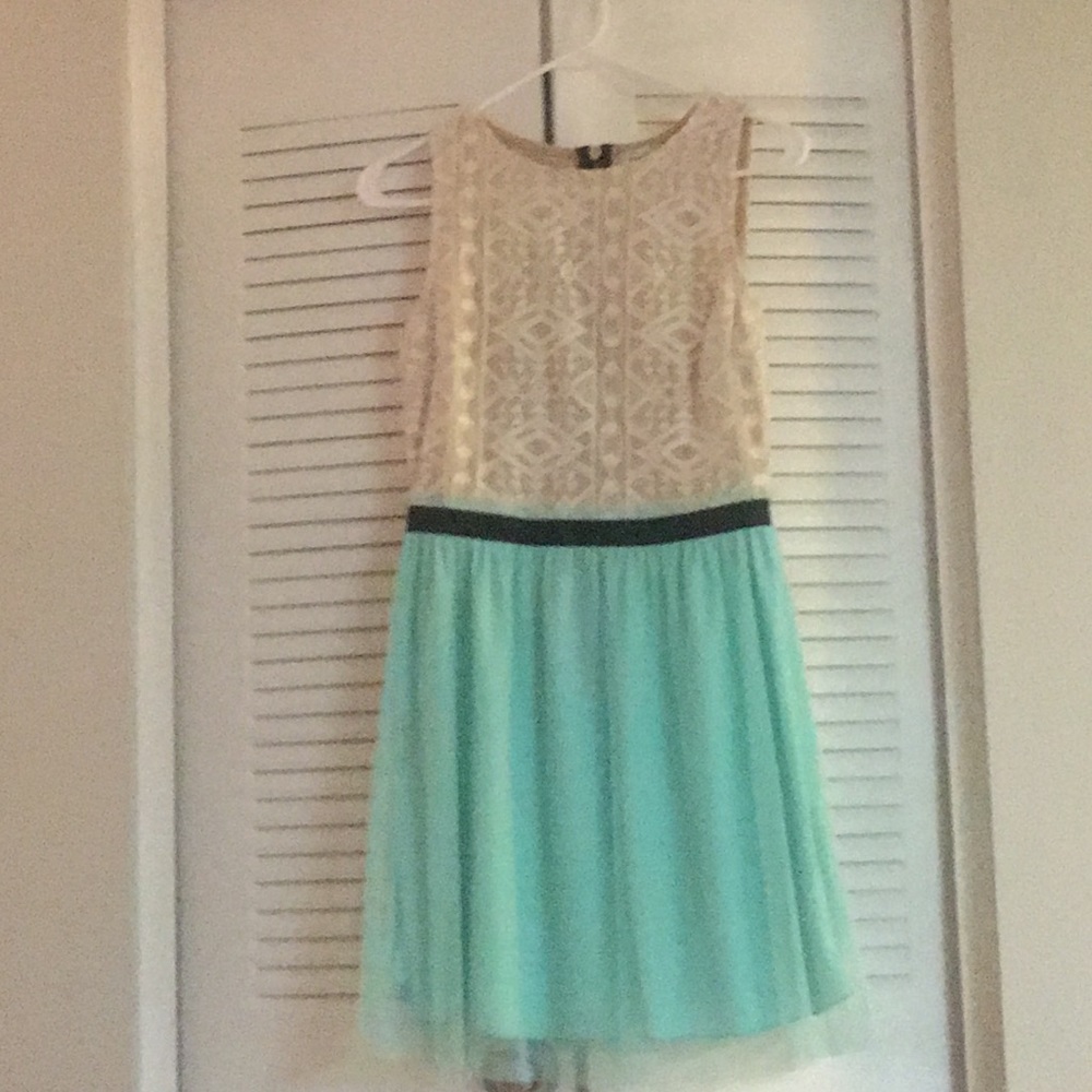 Off white and mint green juniors dress. Like new